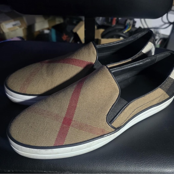 Burberry Women’s Gauden Slip-On Shoes
38 - Picture 1 of 10